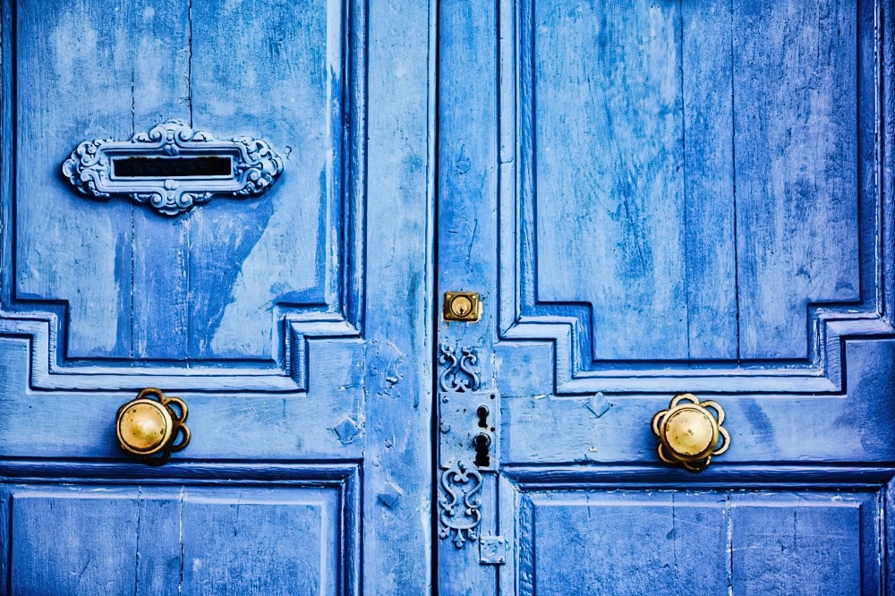 Porte bleue