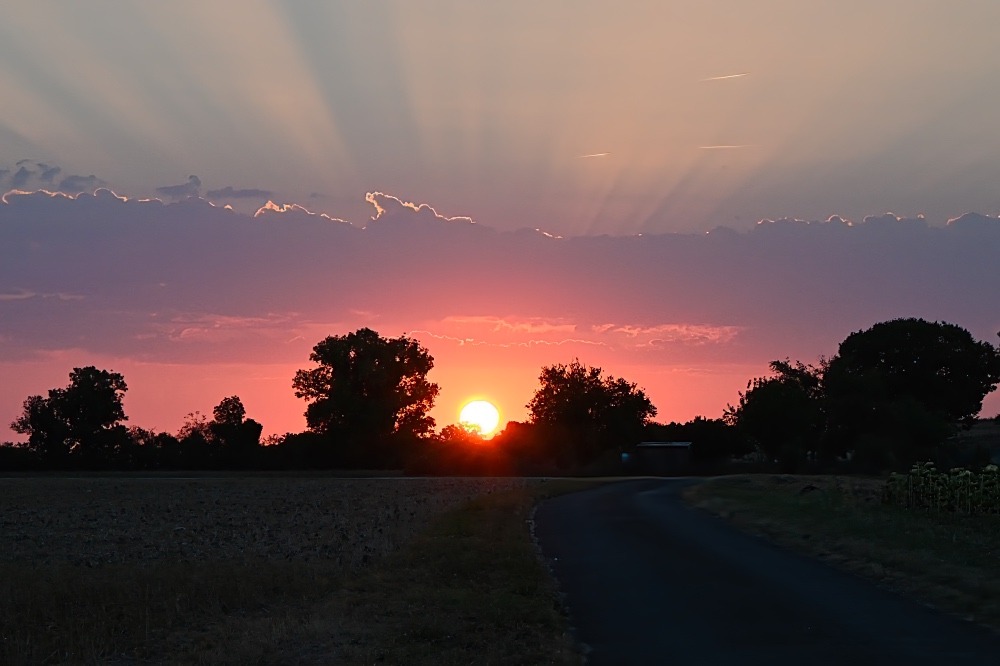 Lever du soleil et ciel divin