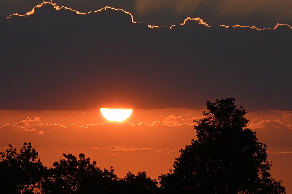 Eclipse au lever du soleil